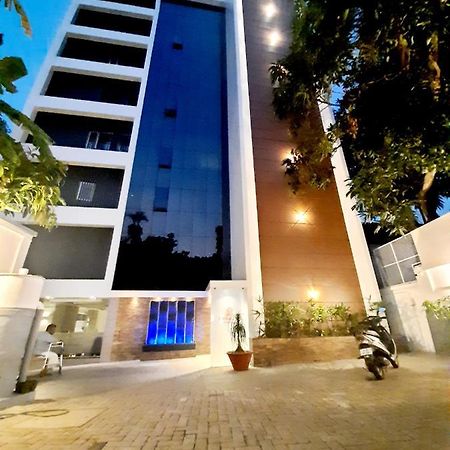 Hotel Iswarya Residency à Kottayam Extérieur photo