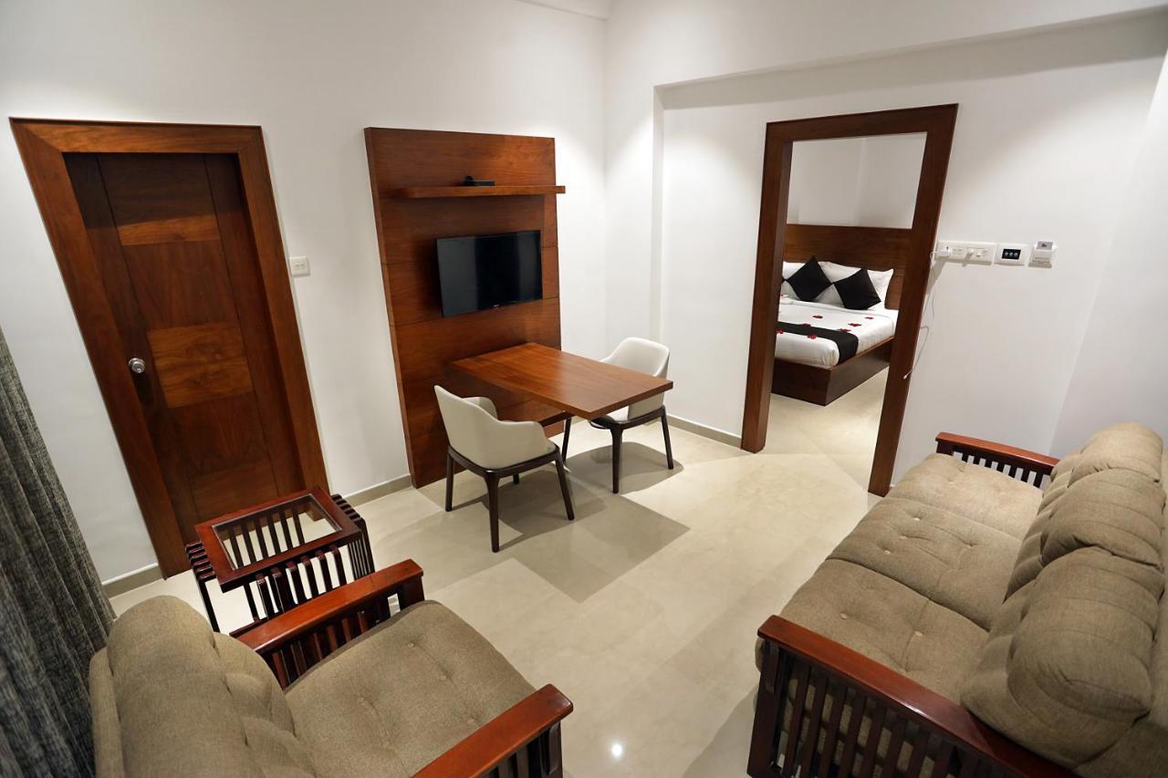 Hotel Iswarya Residency à Kottayam Extérieur photo