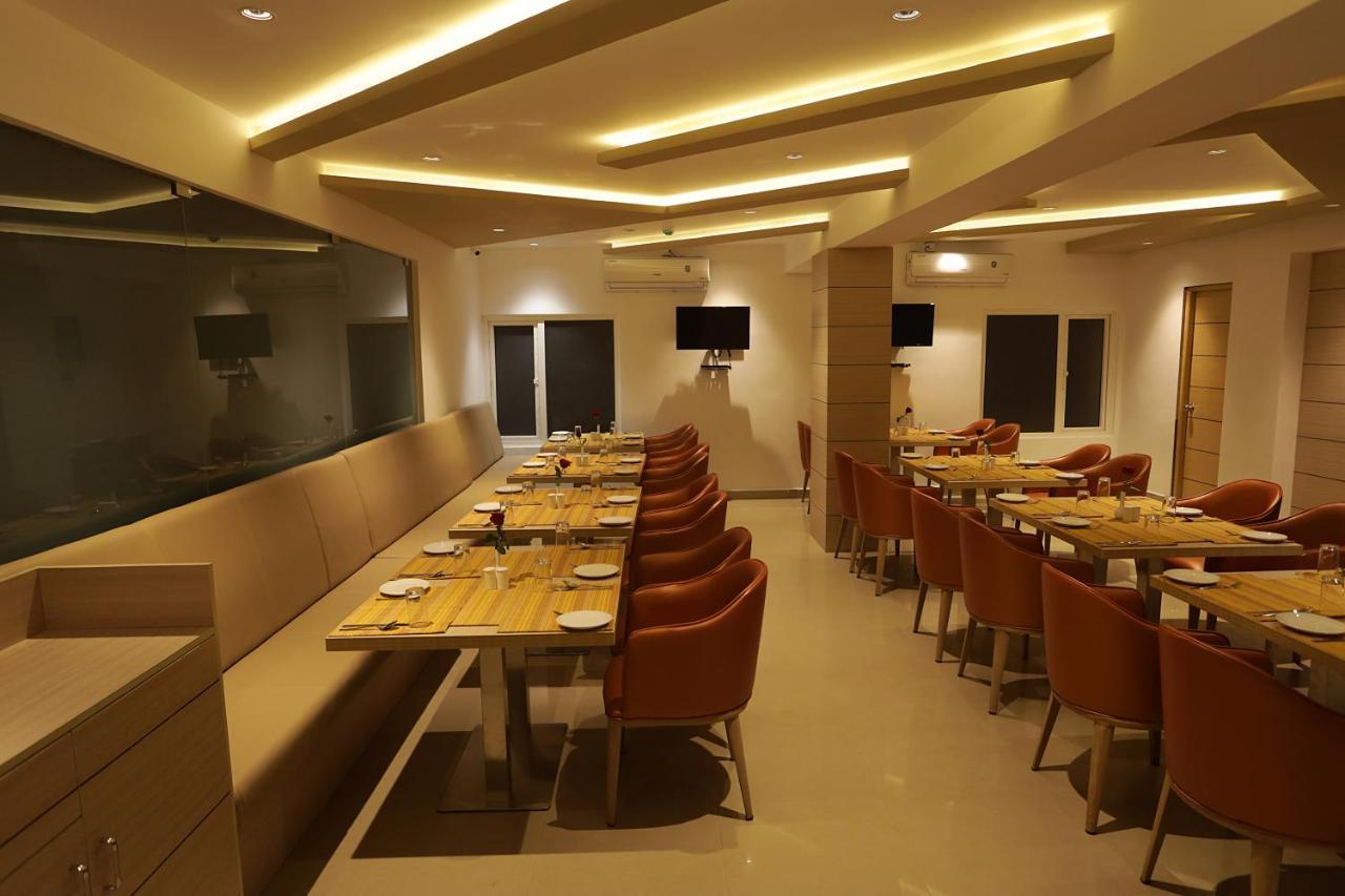 Hotel Iswarya Residency à Kottayam Extérieur photo