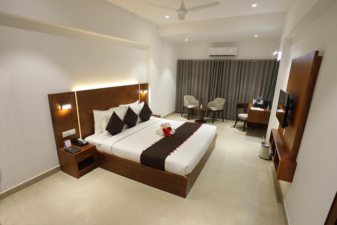 Hotel Iswarya Residency à Kottayam Extérieur photo