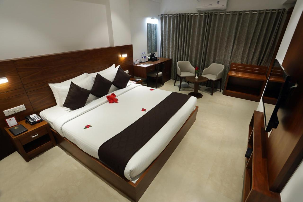Hotel Iswarya Residency à Kottayam Extérieur photo