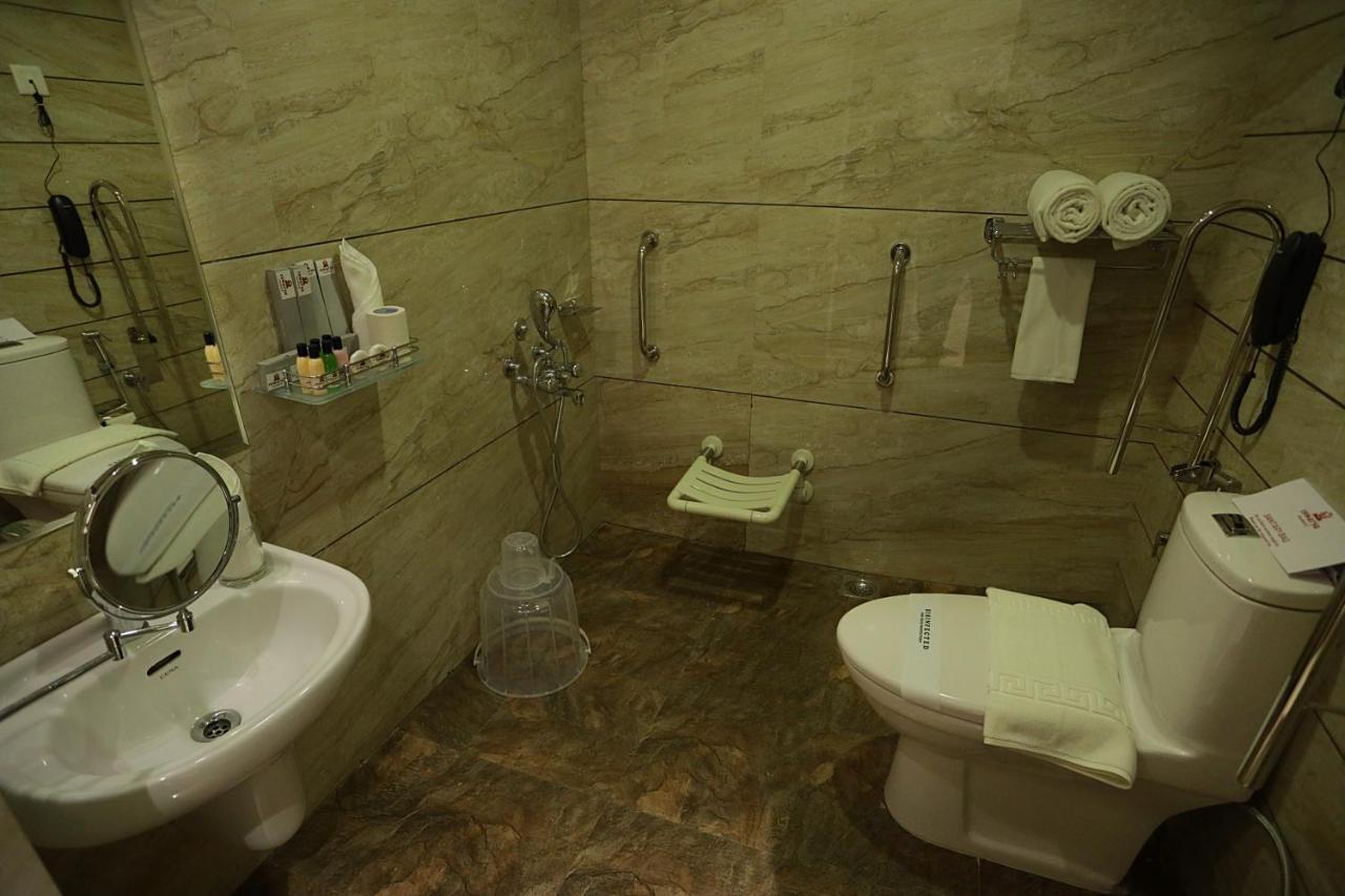 Hotel Iswarya Residency à Kottayam Extérieur photo