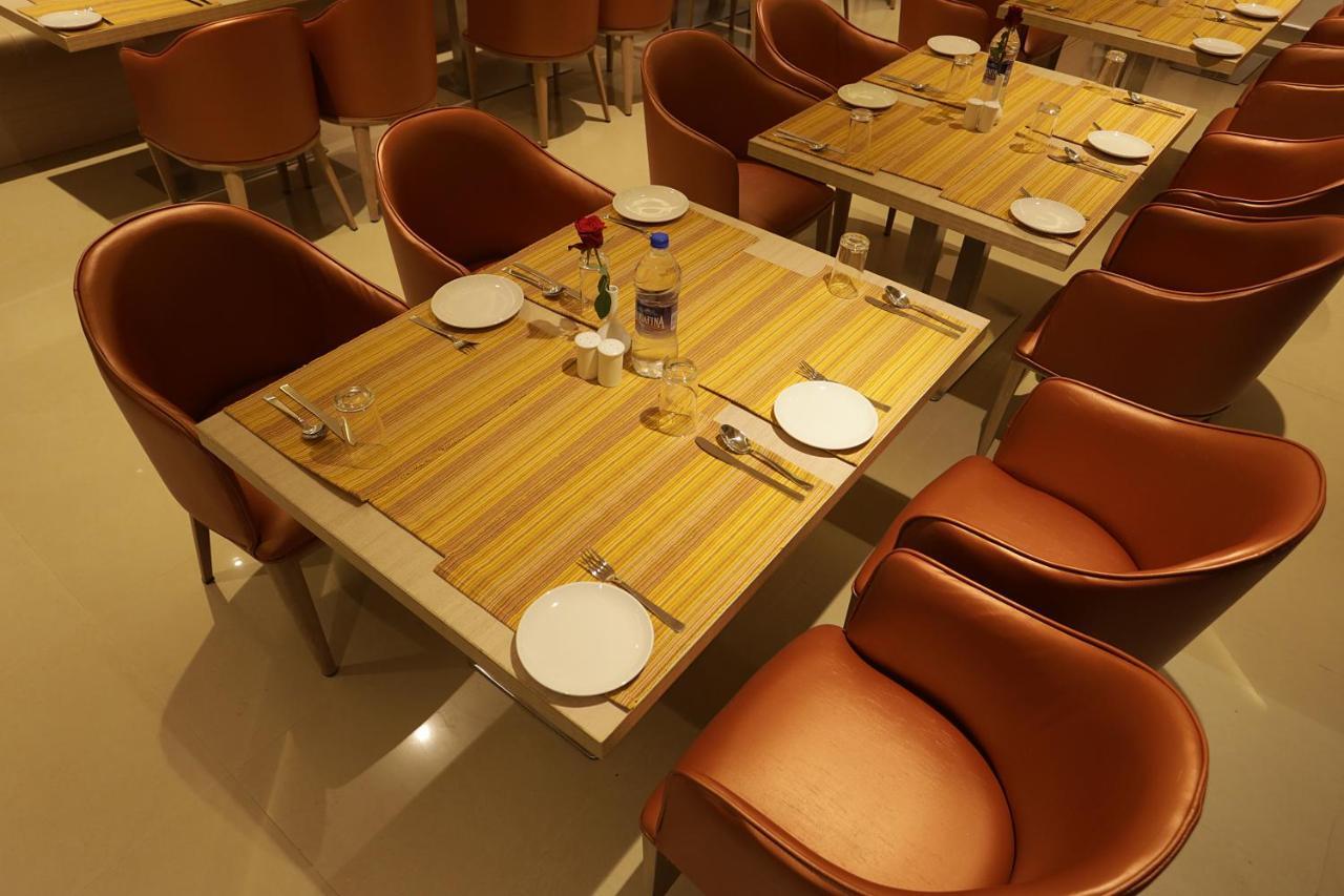 Hotel Iswarya Residency à Kottayam Extérieur photo