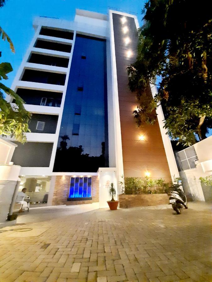 Hotel Iswarya Residency à Kottayam Extérieur photo