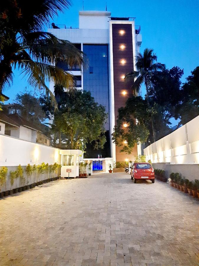 Hotel Iswarya Residency à Kottayam Extérieur photo