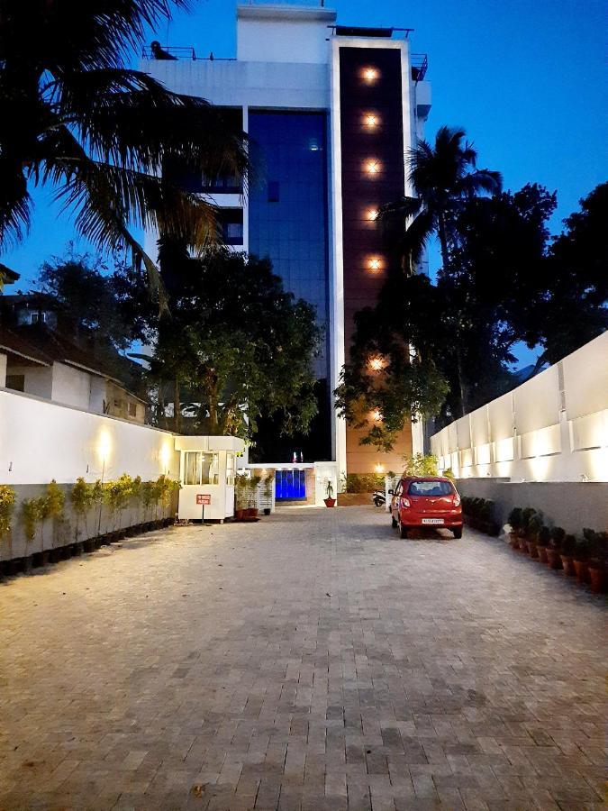 Hotel Iswarya Residency à Kottayam Extérieur photo