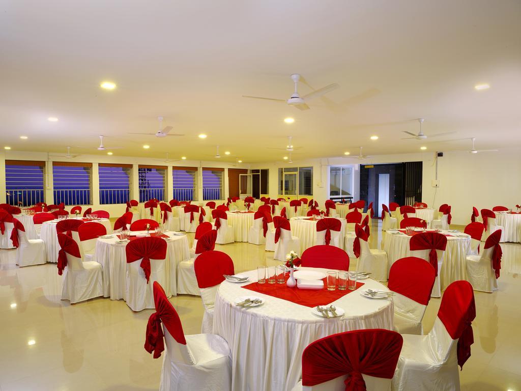 Hotel Iswarya Residency à Kottayam Extérieur photo