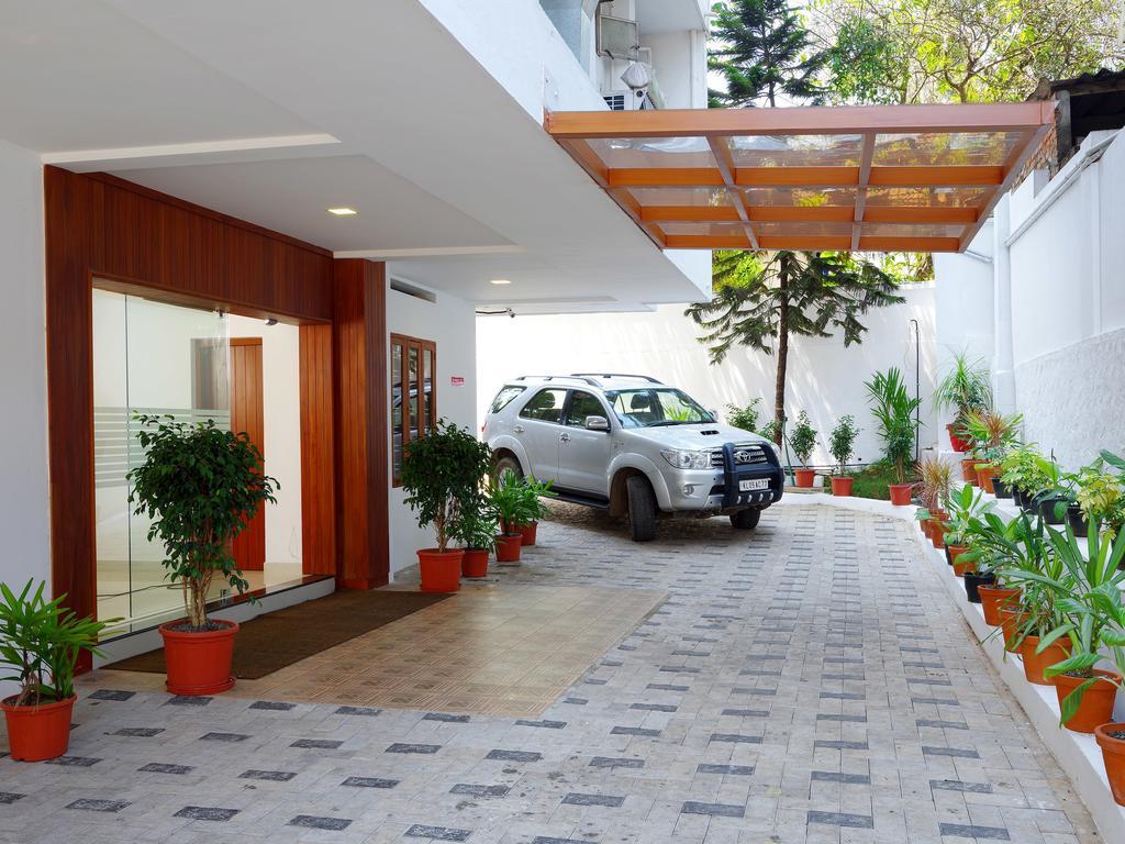 Hotel Iswarya Residency à Kottayam Extérieur photo