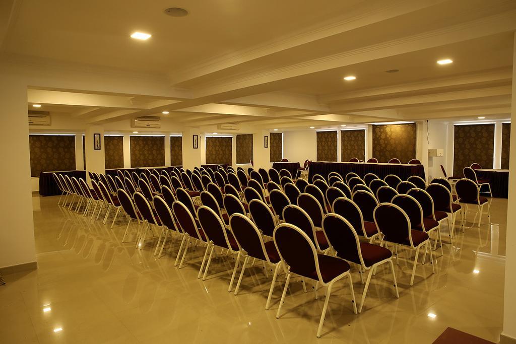 Hotel Iswarya Residency à Kottayam Extérieur photo